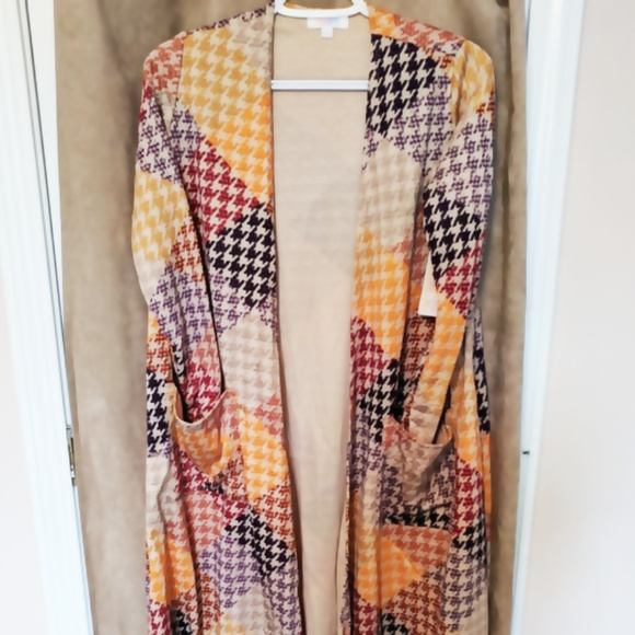 LuLaRoe Sweaters - NWT LulaRoe Sarah houndstooth multicolor sz Large